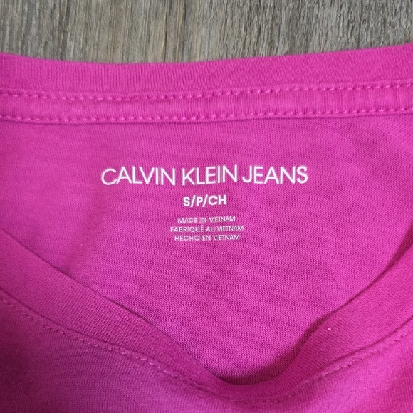 Calvin Klein | Cotton Blend Iconic "CK" Monogram Logo, Cropped Graphic Tee *NWOT - Picture 2 of 6